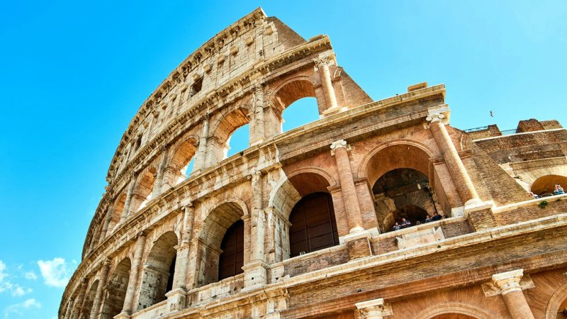 Discover how to live and work remotely in Europe with an EU digital nomad visa—eligibility, benefits, and top countries in 2025.