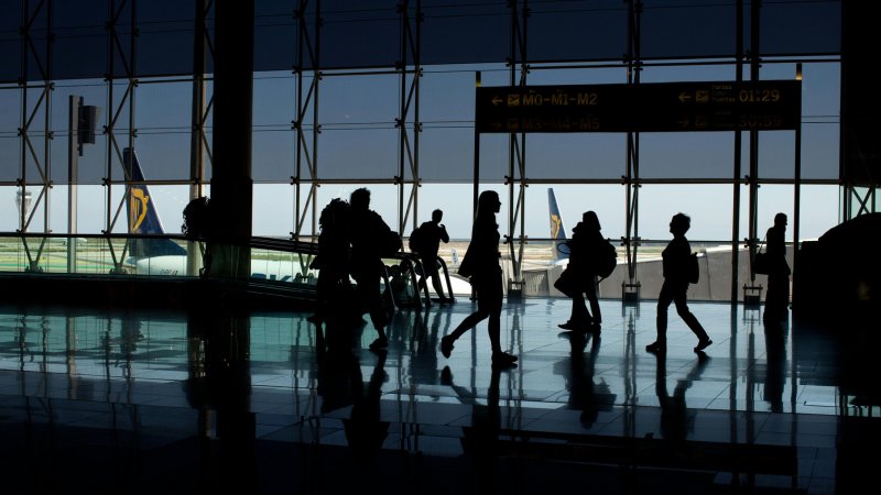 How long does USA ESTA last? Learn about its 2-year validity, 90-day stay rule, reapplication needs, and key U.S. travel tips.