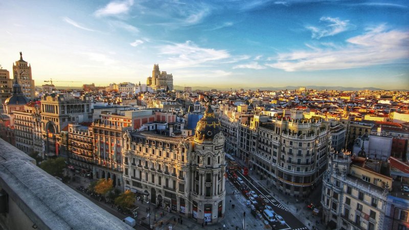 Spain Digital Nomad Visa: Live in Spain while working remotely. Full guide for non-EU freelancers, employees & remote workers.