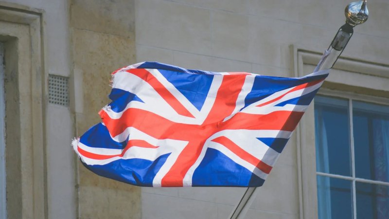 UK minimum wage rises in 2025 and tougher visa rules could impact immigrant workers and job seekers. Learn what’s changing.