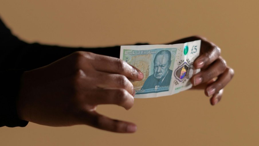 UK minimum wage rises in 2025 and tougher visa rules could impact immigrant workers and job seekers. Learn what’s changing.