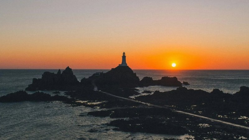 Learn how the new UK ETA and Jersey entry rules affect EU, UK & global travelers.