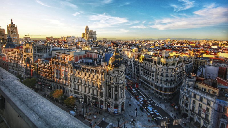 Spain Digital Nomad Visa: Live in Spain while working remotely. Full guide for non-EU freelancers, employees & remote workers.